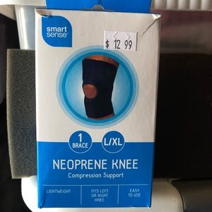 Compression support for knee. @LvnrDraw